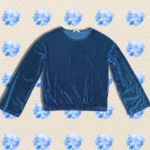 •Carolina Belle• Montreal Velvet Blouse // Size: Small Petite💙
